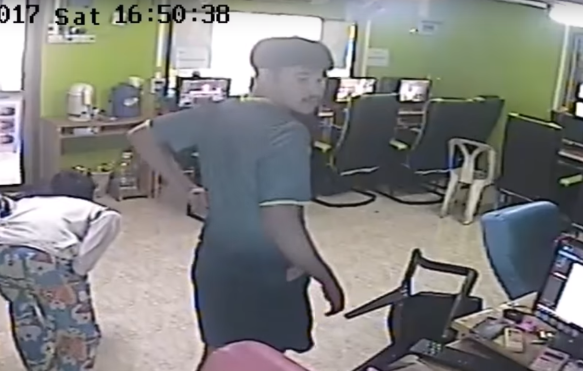 A surprise snake attack in internet cafe had everybody on their feet