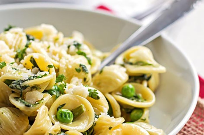 Get a spring dinner out quick with this one-pot pea pasta