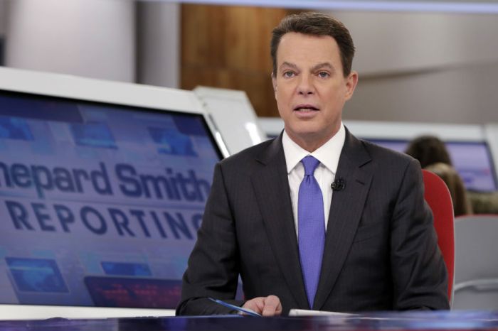 Shepard Smith spent a few moments in a live broadcast to fact-check President Trump