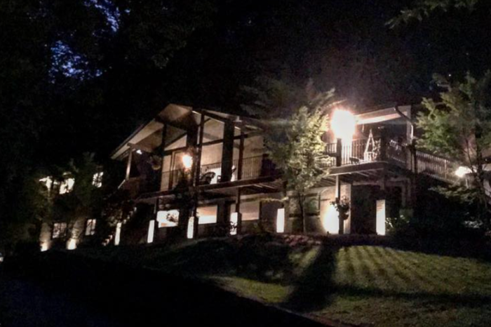 A country star just got some major grief over this photo of his Nashville estate