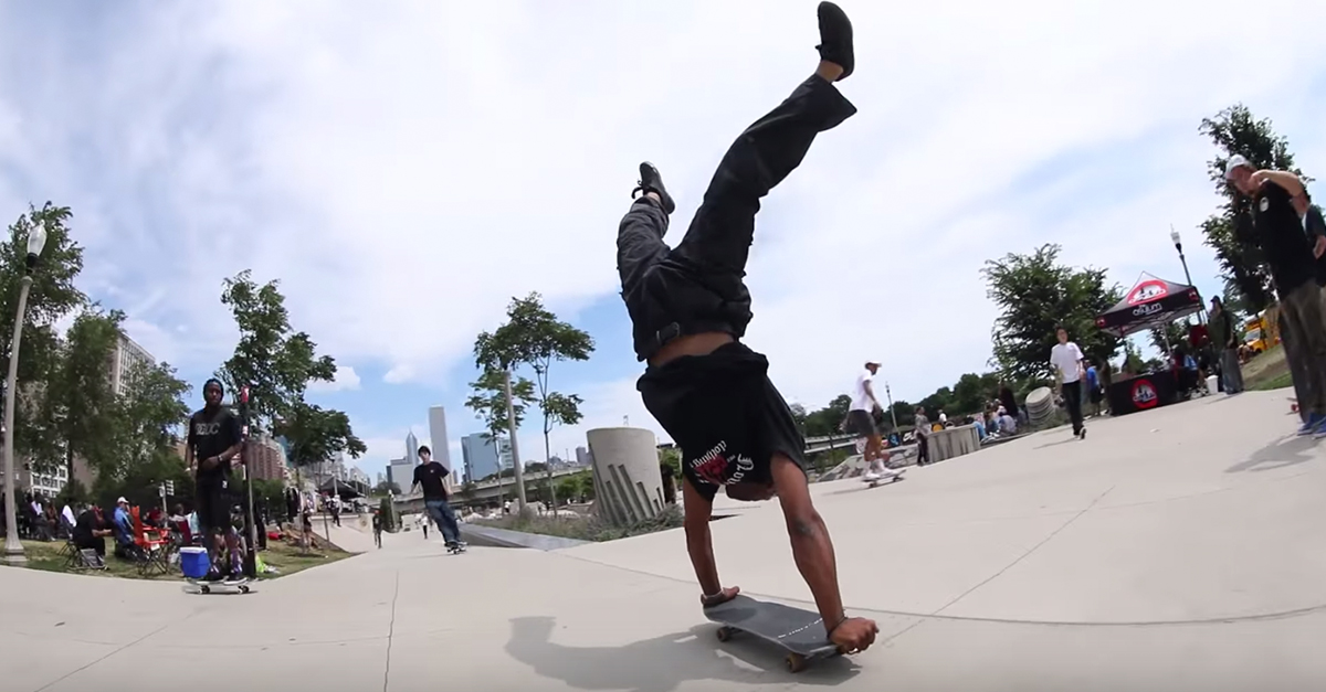 Amazing skateboarding stunts performed in Chicago over the weekend | Rare