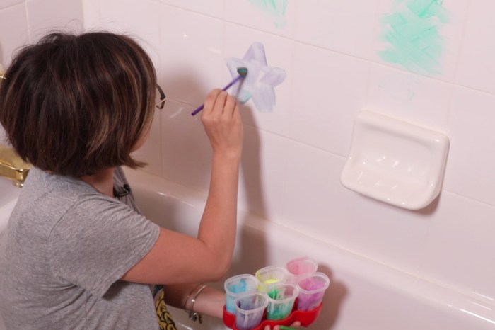 She mixes 3 ingredients to make these colorful bath paints that’ll keep the kids entertained on a rainy day