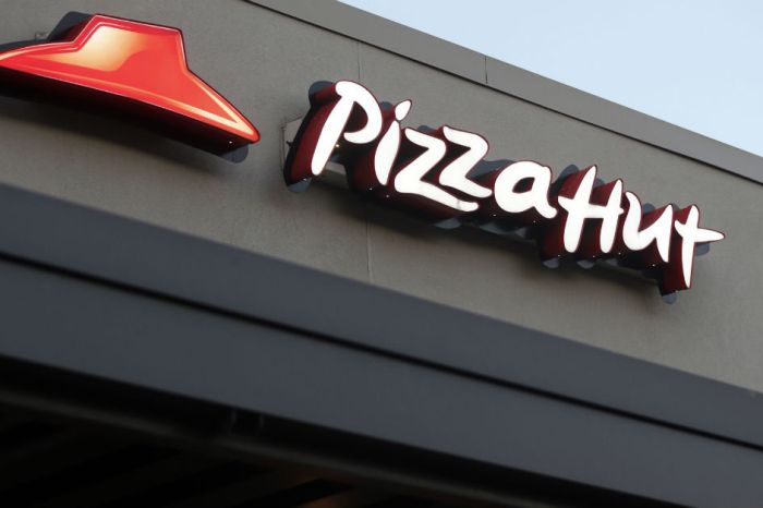 Pizza Hut responds to backlash after a store manager threatens punishment for evacuating “too early”