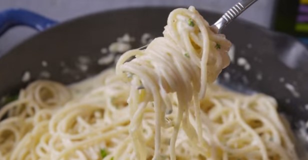 The internet is going nuts for this creamy 3-cheese spaghetti — one taste and you’ll understand why