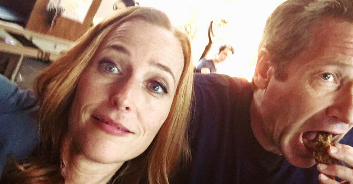 Gillian Anderson posts behind-the-scenes “X-Files” selfie with David Duchovny — and fans loved it