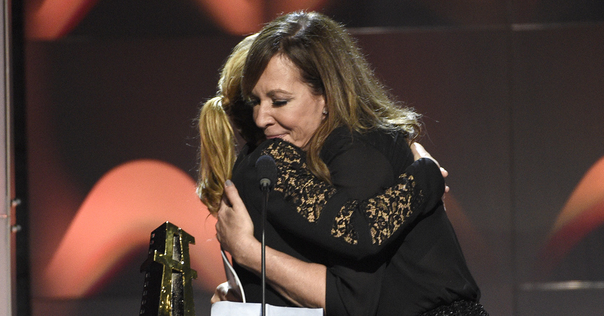 Allison Janney and Kate Winslet kiss during award show, and the internet is loving it