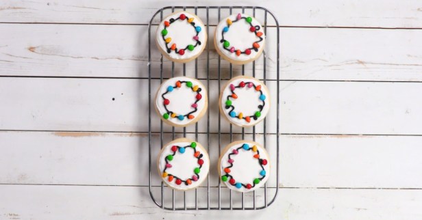 Illuminate your cookie swap with these Christmas lights sugar cookies