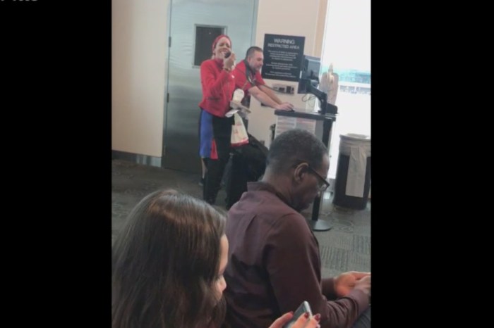 Southwest flight attendant surprises Houston travelers with a special Christmas serenade