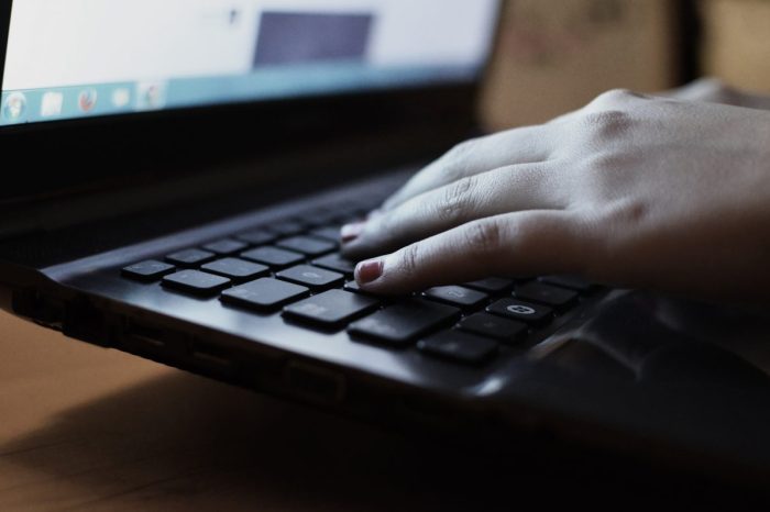 Sugar Land woman reportedly bilked out of her retirement savings by online scammers