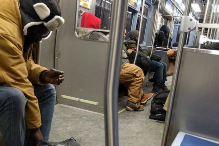 Good Samaritan gives boots away to homeless man on CTA red line