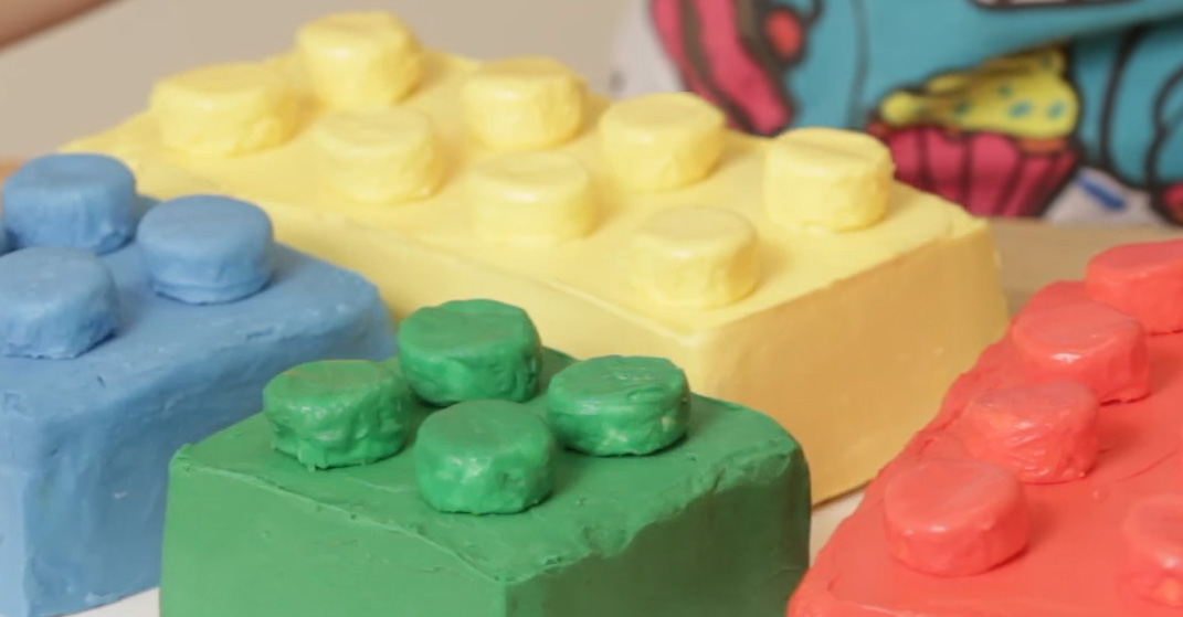 Your kids will love these LEGO cakes, and you’ll love how easy they are to make