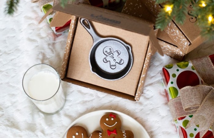 This Holiday Mini Skillet Ornament Is The Perfect Stocking Stuffer!