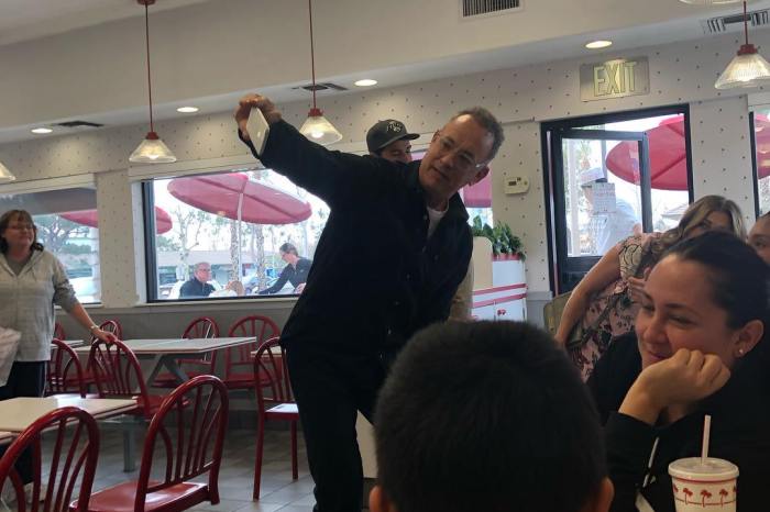 Tom Hanks and Wife Rita Wilson Give Free Burger to Fans