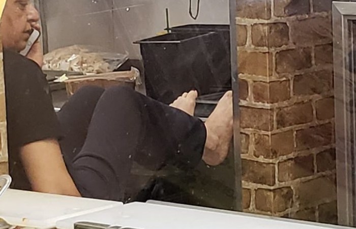 A Subway Worker Was Caught Putting Her Bare Feet Near The Prep Area, and We’re So Grossed Out!