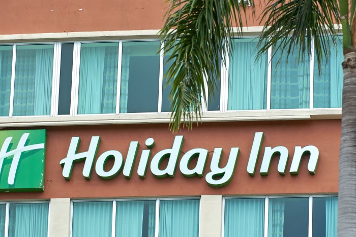 Couple Plans on Retiring at Holiday Inn After Figuring Out It’s Cheaper Than a Nursing Home
