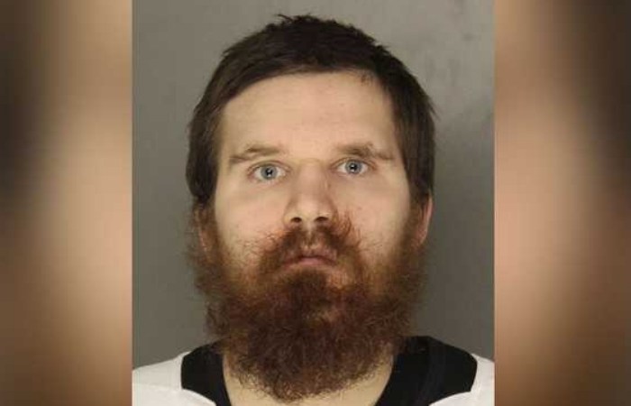Man Arrested For Choking Driver Who Wouldn’t Stop Singing Christmas Carols In March