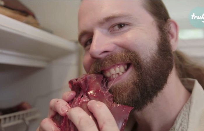 This Man Has Only Eaten Raw Meat For The Past 10 Years