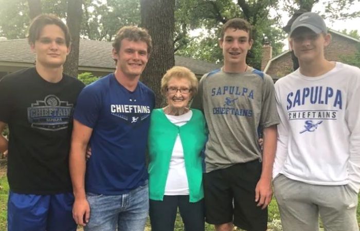 Teenagers Run Into Burning Home to Rescue 90-Year-Old Neighbor