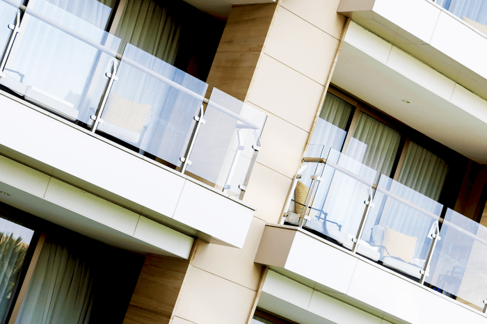 Man Flashes Hotel Maid Then Dies Jumping Off Balcony to Escape Security