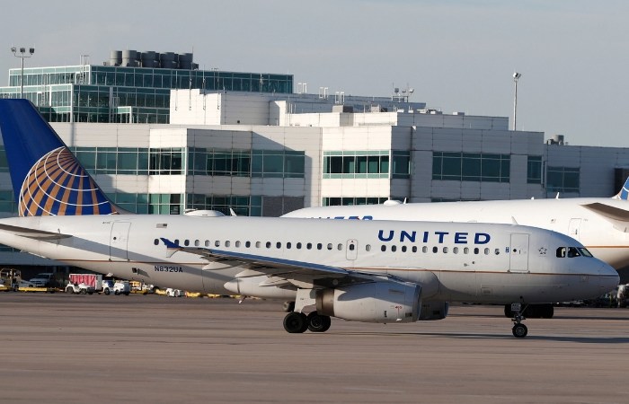 United Airlines Tells Pilots No Alcohol for 12 Hours Before Flights