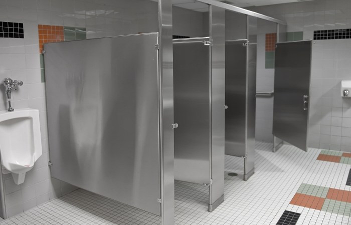 School Removes Bathroom Stall Doors to Stop Students From Vaping