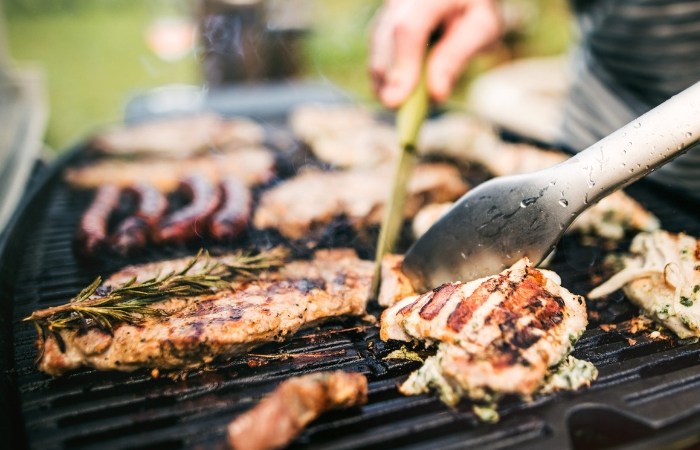 Vegan Woman Sues Neighbors For Barbecuing in Their Backyard