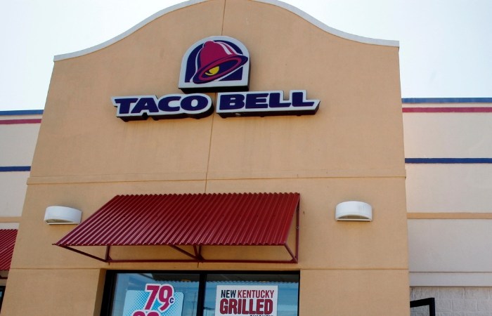 Couple Sues Taco Bell For Overcharging Them $2.18 for Chalupas