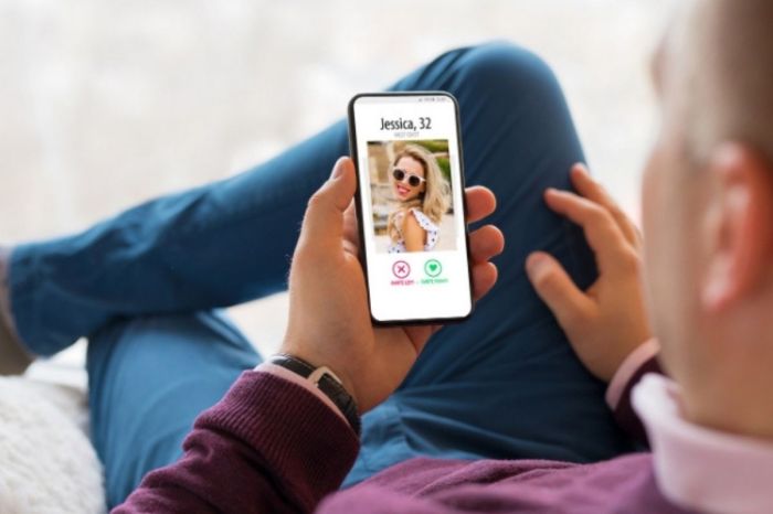 Female Doctor Sent 9,000 Threatening Texts to Ex-Tinder Date