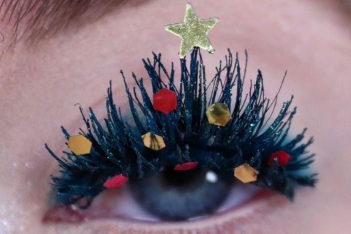 Women are Decorating Their Lashes as Christmas Trees for the Holidays