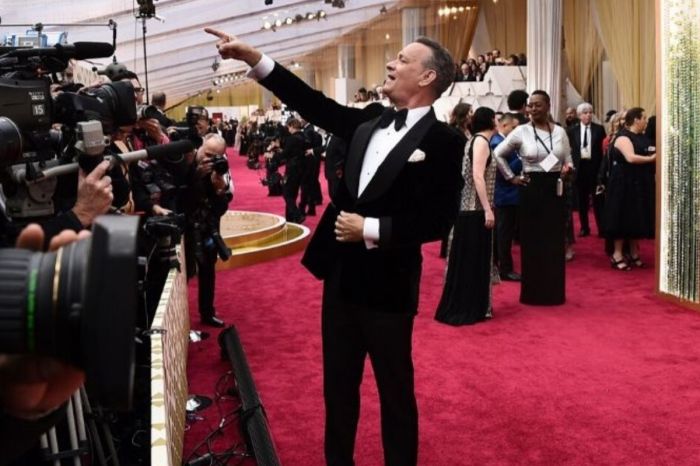 Tom Hanks Casually Challenges U.S. Army Sergeant to a Push-Up Contest