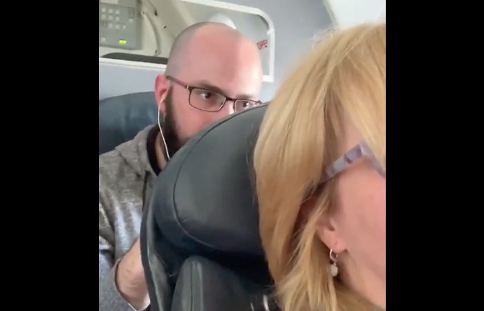 Airline Passenger Punches Back of Woman’s Seat Repeatedly Because She Reclined It