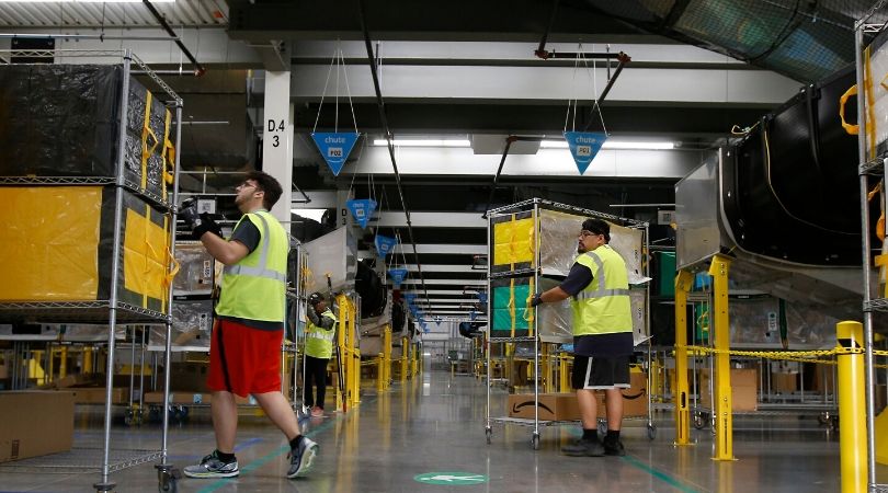 Amazon to Hire 100,000 Delivery and Warehouse Workers Amid Coronavirus Shutdowns