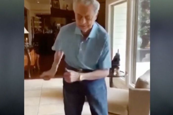 96-Year-Old WWII Veteran Dances After He and His Wife Beat COVID-19