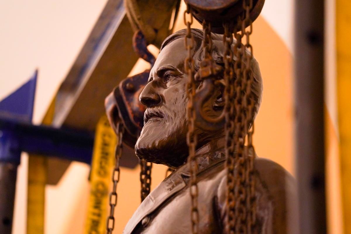 Robert E. Lee Statue Removed From U.S. Capitol