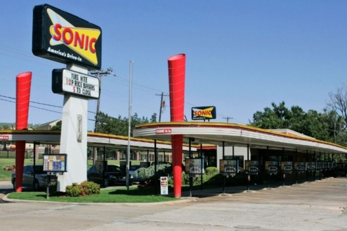 Woman Orders Sonic, Tells Server ‘This One’s on God’ Before Fleeing