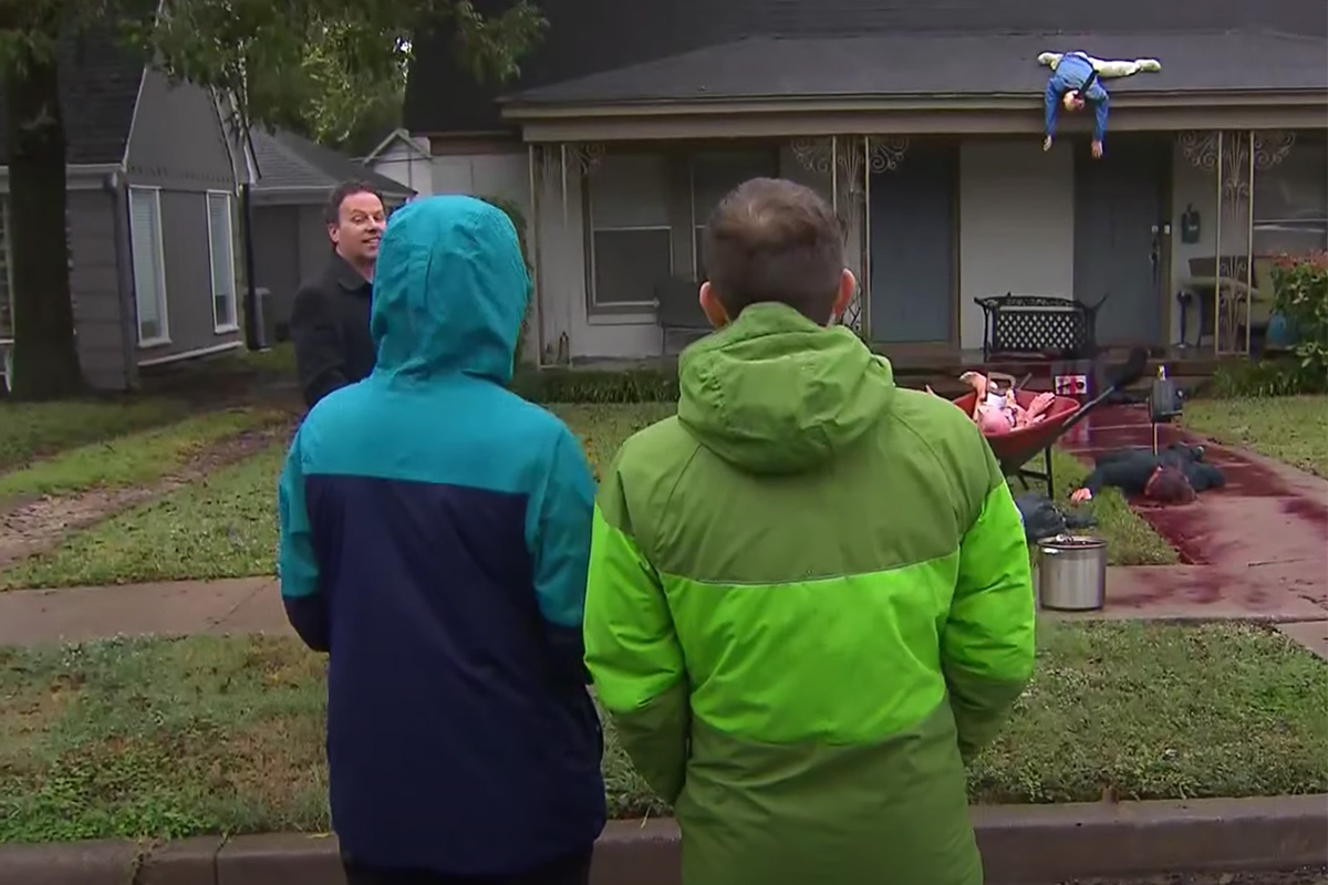 Man’s Halloween Decorations So Scary the Neighbors Keep Calling Cops | Rare