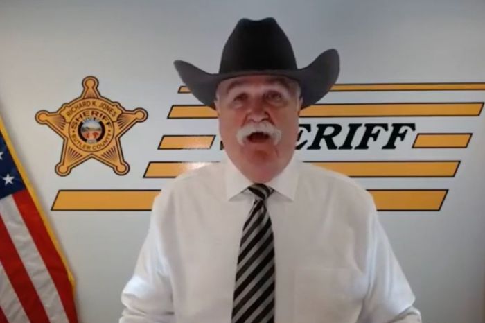 Sheriff Offers to Fund One-Way Plane Tickets For Celebs Who Want to Leave If Trump is Reelected