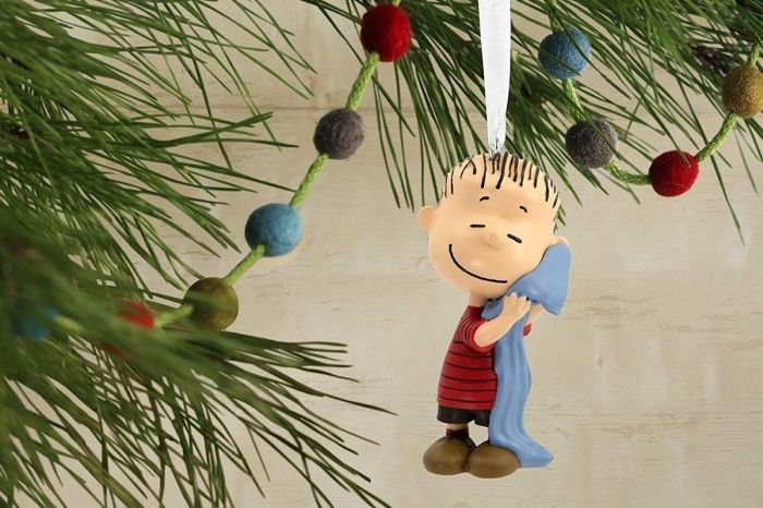 This Linus Van Pelt Ornament Brings All the Holiday Warmth to Christmas Trees