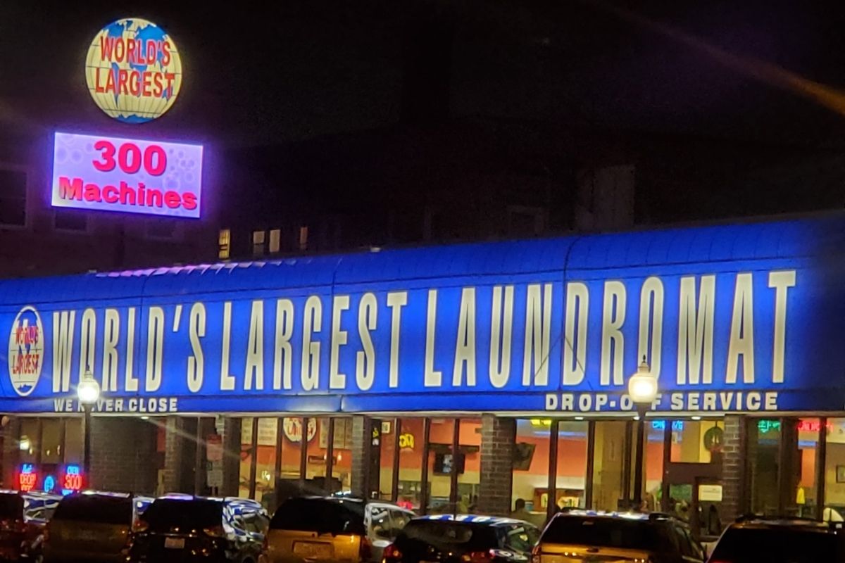 The World’s Largest Laundromat Is in Berwyn, IL