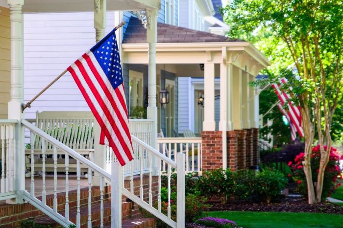 Homeowners Association Orders Family To Remove American Flag