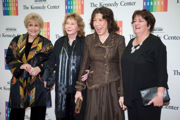 Lily Tomlin Recalls Falling in Love with Wife Jane Wagner “Within 2 Minutes”