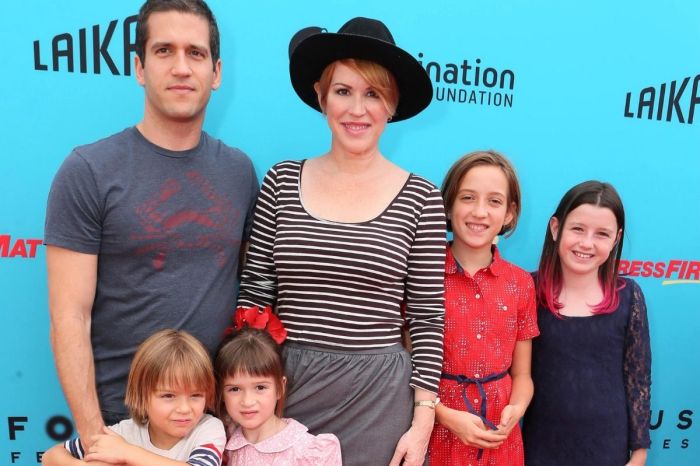 Molly Ringwald Had Her Twins at 40!