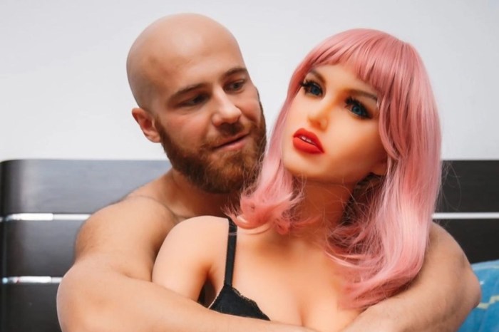 Bodybuilder Who Married Sex Doll Is Now Considering Dating a Human